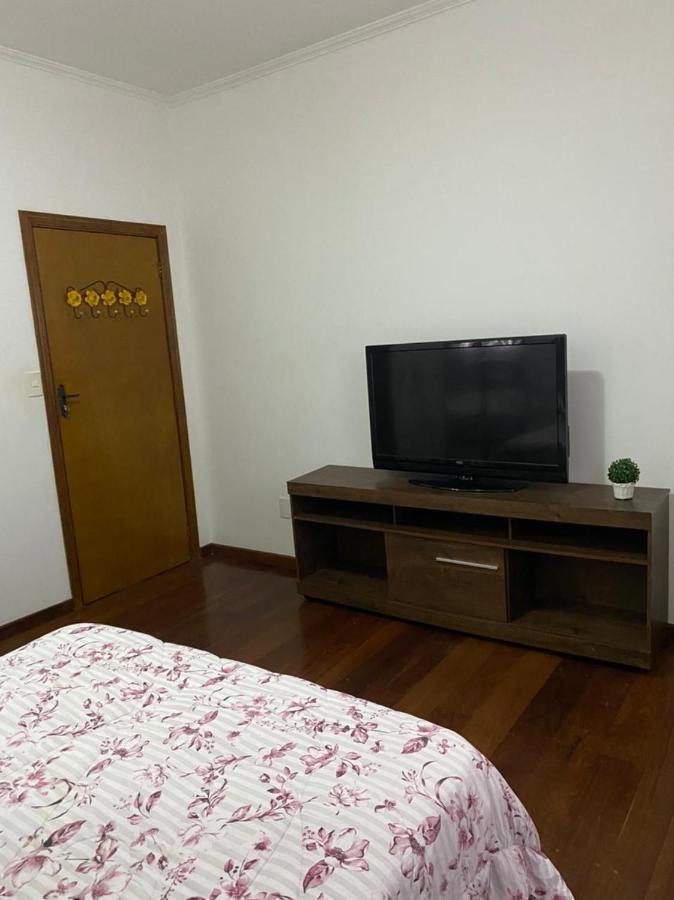 Hostel Gru Economico Com Quartos Individuais E Translado Γκουαρούλιος Εξωτερικό φωτογραφία